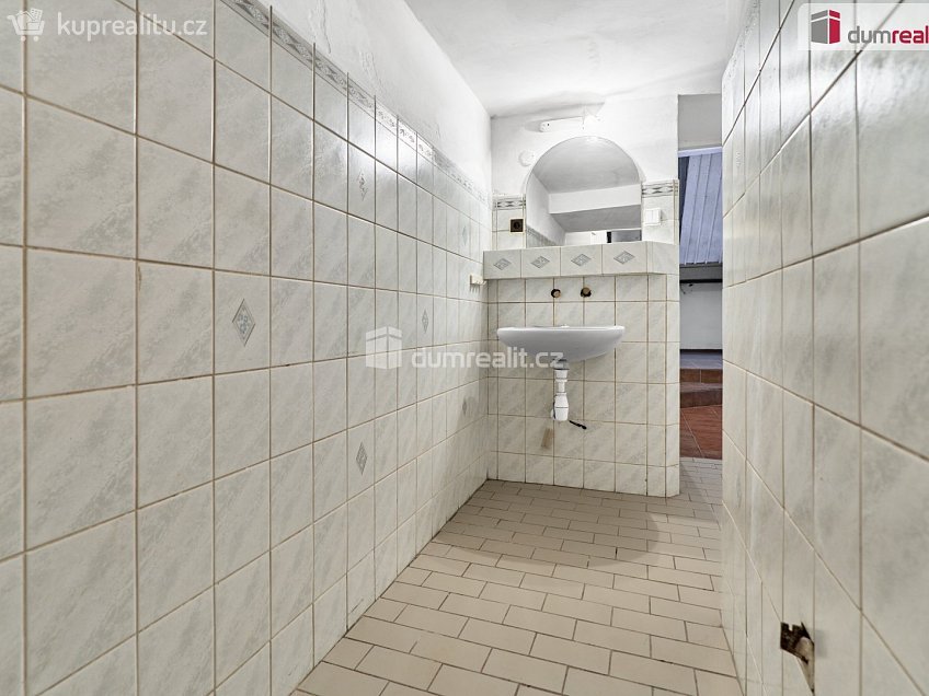 Prodej  rodinného domu 246 m^2 nám. 5. května, Bečov nad Teplou 