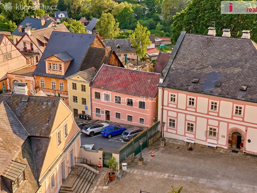 Prodej  rodinného domu 246 m^2 nám. 5. května, Bečov nad Teplou 