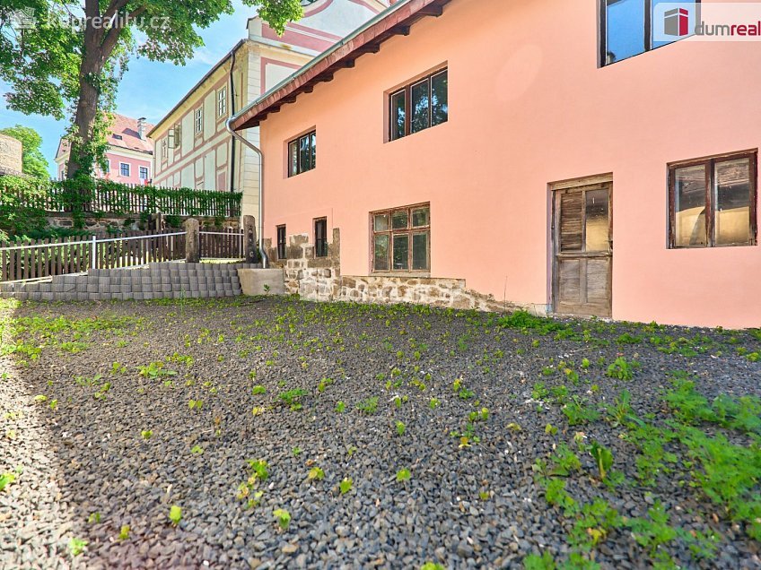 Prodej  ubytovacího zařízení 246 m^2 nám. 5. května, Bečov nad Teplou 
