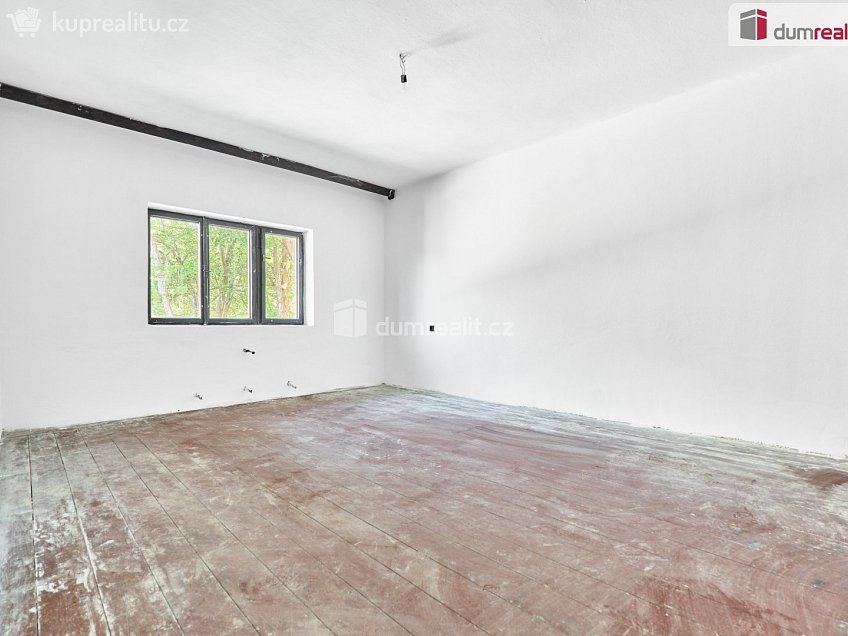 Prodej  ubytovacího zařízení 246 m^2 nám. 5. května, Bečov nad Teplou 