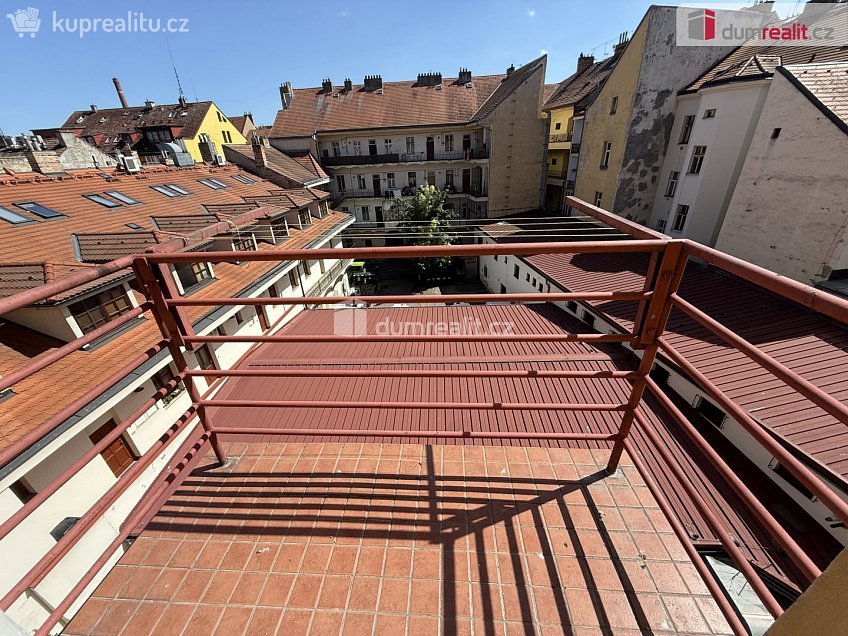 Pronájem bytu 3+1 92 m^2 Jindřicha Plachty, Praha 5 
