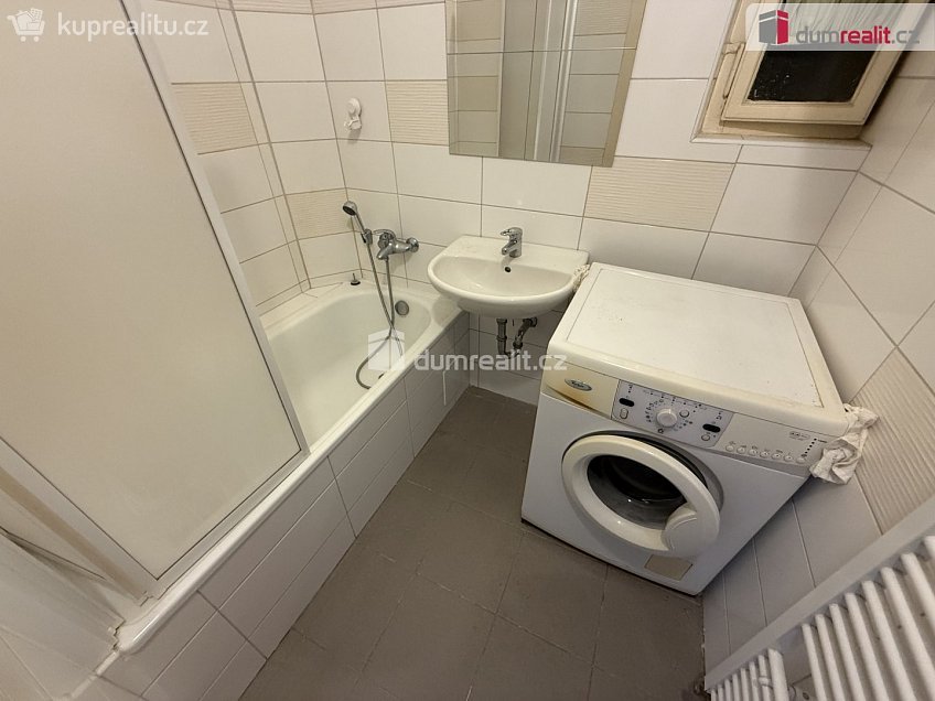 Pronájem bytu 3+1 92 m^2 Jindřicha Plachty, Praha 5 