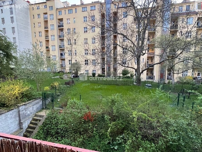Pronájem bytu 2+1 75 m^2 Praha 3, Praha 3 