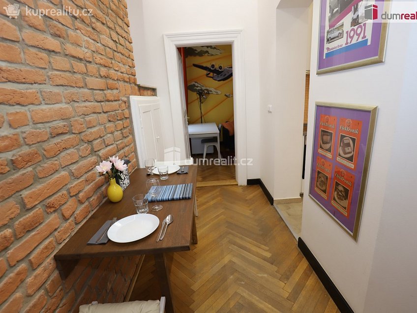 Pronájem bytu 1+1 32 m^2 Hálkova, Praha 2 