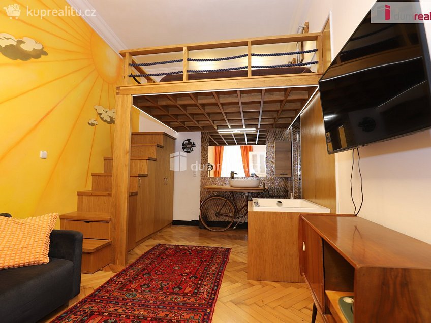 Pronájem bytu 1+1 32 m^2 Hálkova, Praha 2 