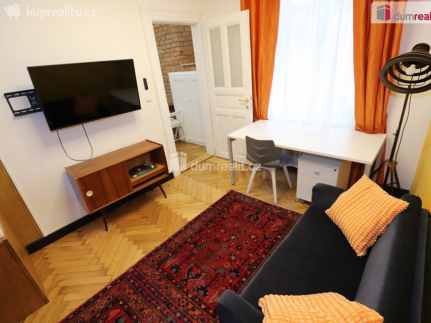 Pronájem bytu 1+1 32 m^2 Hálkova, Praha 2 