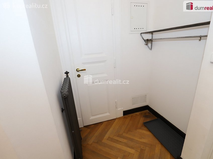 Pronájem bytu 1+1 32 m^2 Hálkova, Praha 2 