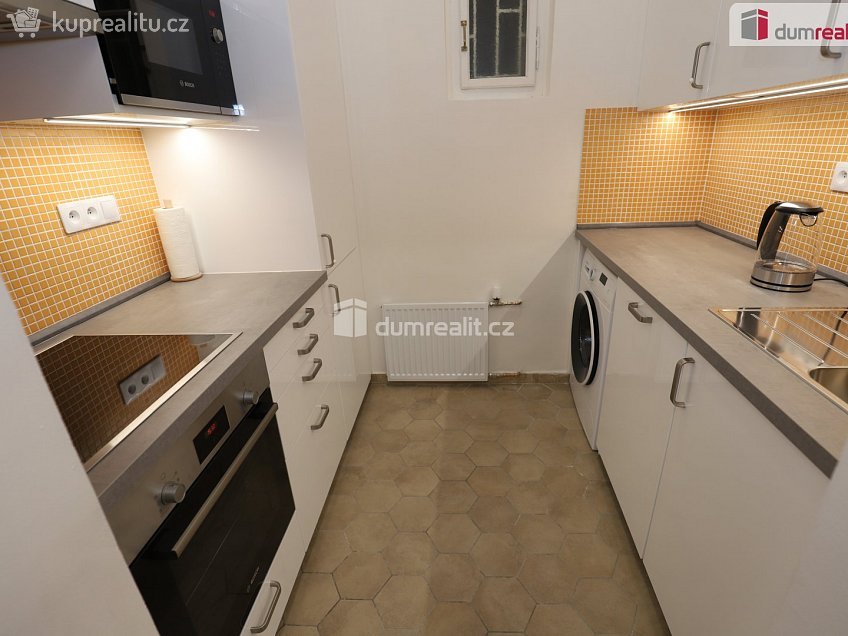 Pronájem bytu 1+1 32 m^2 Hálkova, Praha 2 