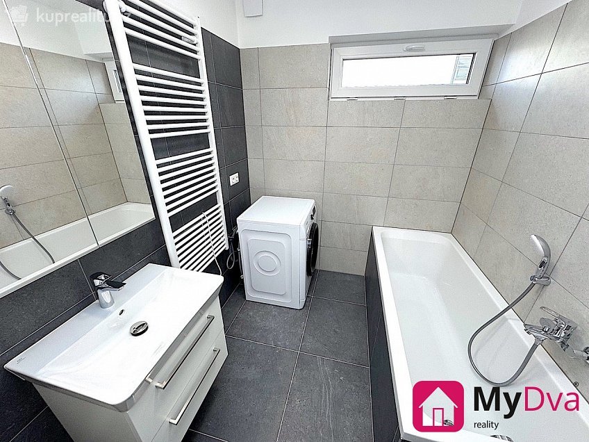 Pronájem bytu 3+kk 85 m^2 Hrušňová, Znojmo 