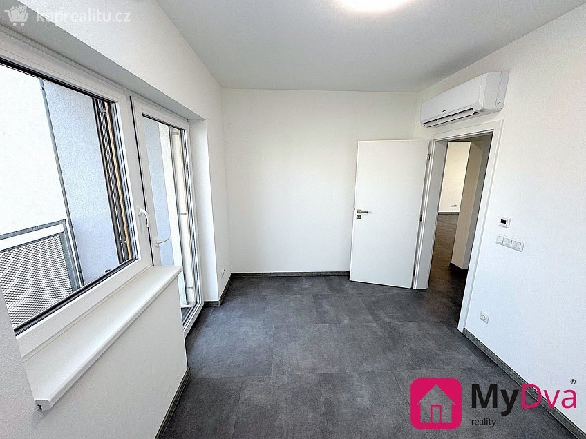 Pronájem bytu 3+kk 85 m^2 Hrušňová, Znojmo 