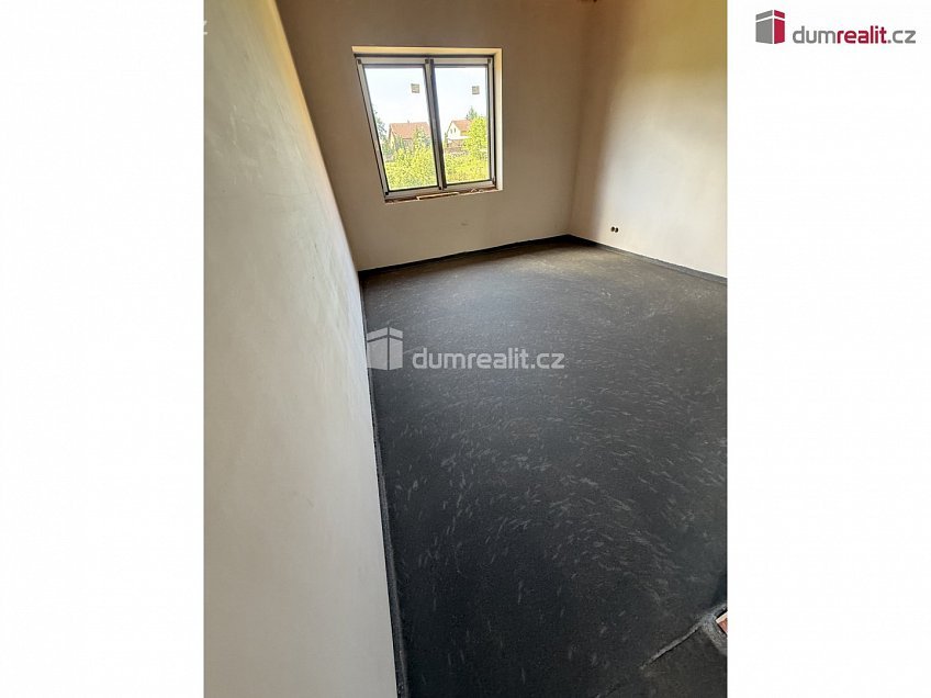 Prodej bytu 3+kk 83 m^2 Tehov, Tehov 