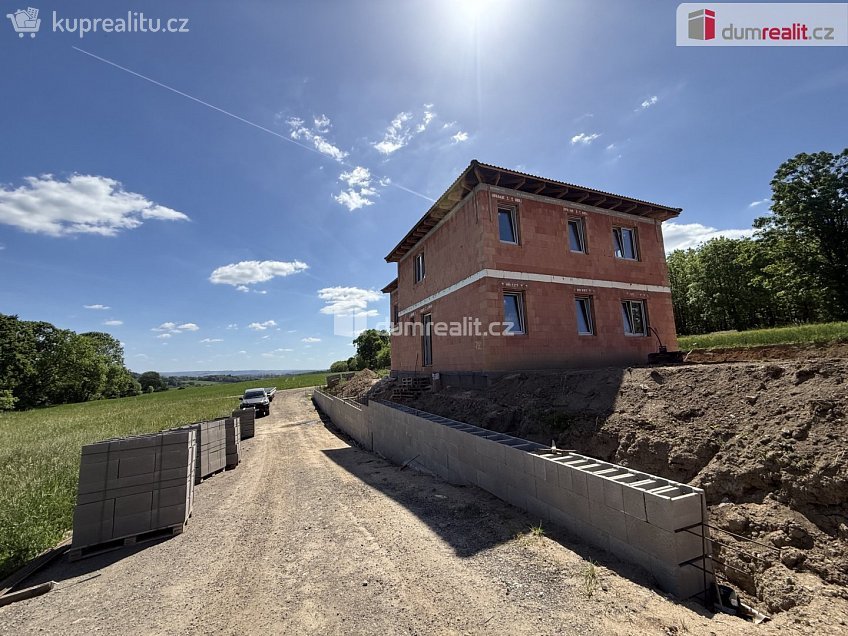 Prodej bytu 3+kk 83 m^2 Tehov, Tehov 