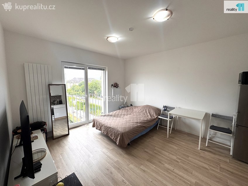 Prodej bytu 1+kk 25 m^2 Novovysočanská, Praha 9 