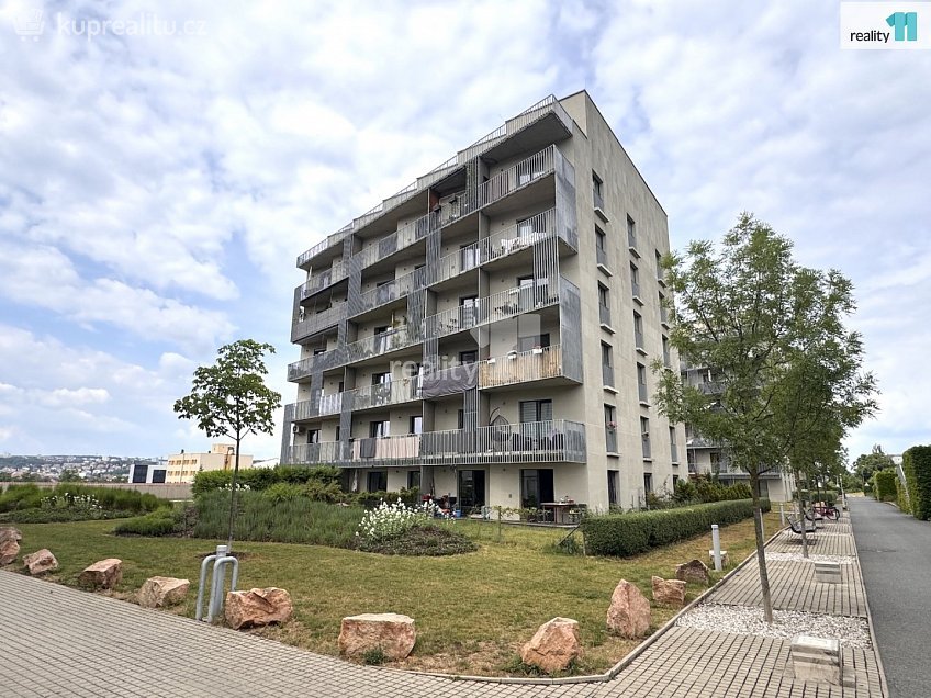 Prodej bytu 1+kk 25 m^2 Novovysočanská, Praha 9 