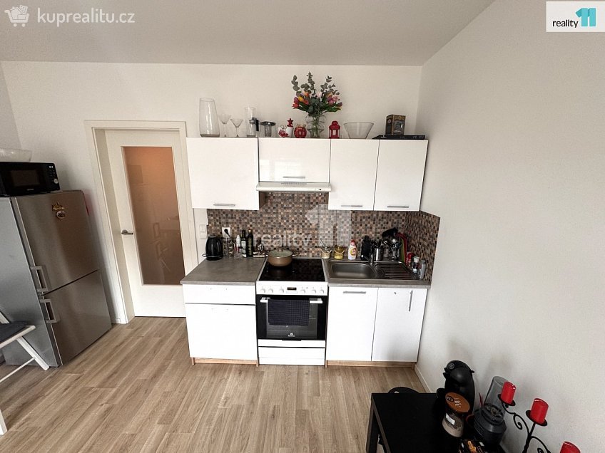 Prodej bytu 1+kk 25 m^2 Novovysočanská, Praha 9 