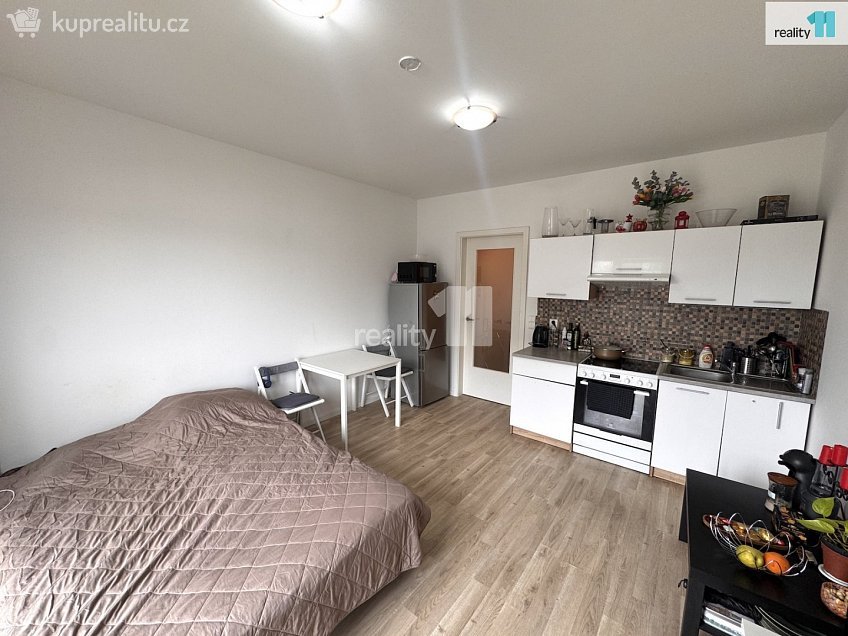 Prodej bytu 1+kk 25 m^2 Novovysočanská, Praha 9 