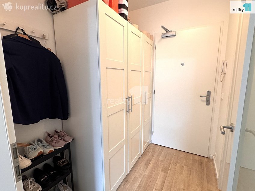Prodej bytu 1+kk 25 m^2 Novovysočanská, Praha 9 