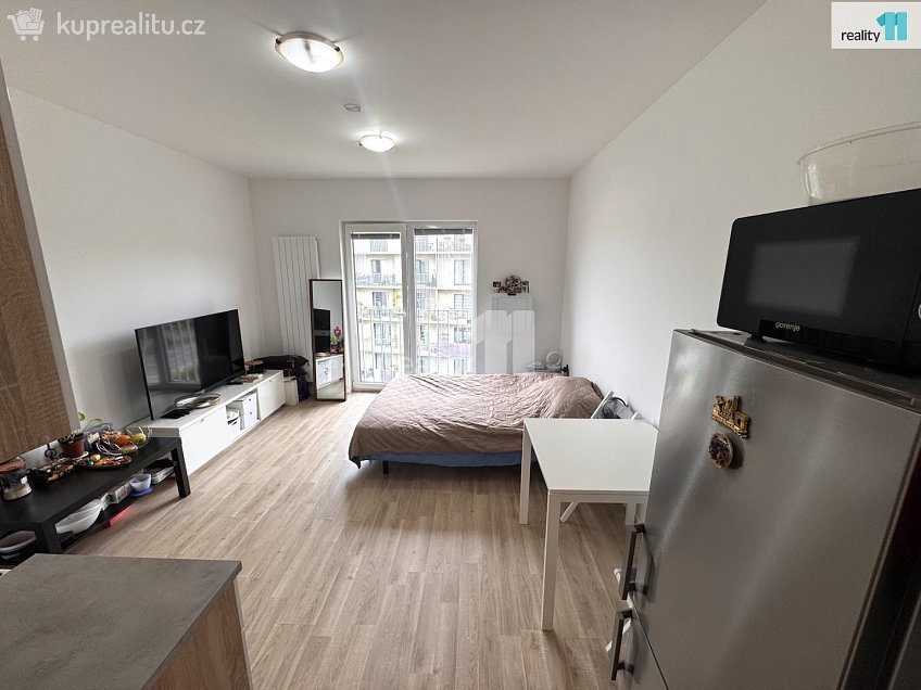 Prodej bytu 1+kk 25 m^2 Novovysočanská, Praha 9 