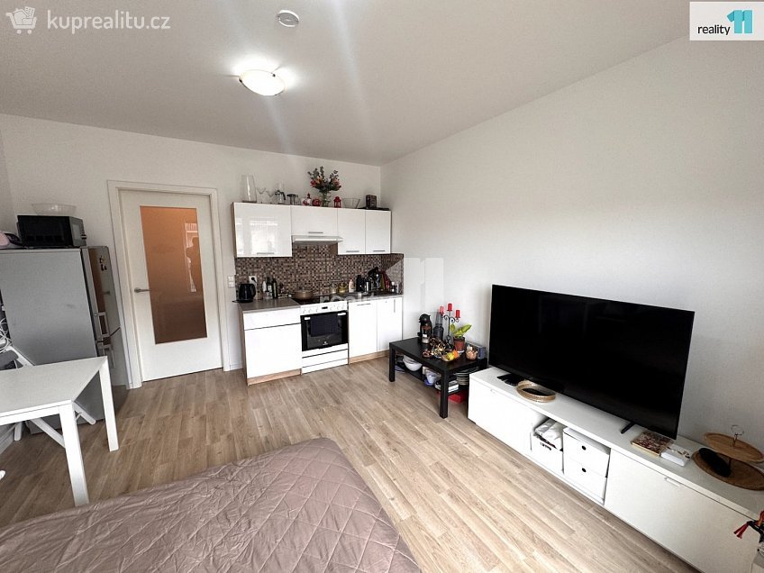Prodej bytu 1+kk 25 m^2 Novovysočanská, Praha 9 