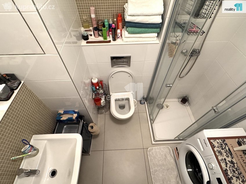 Prodej bytu 1+kk 25 m^2 Novovysočanská, Praha 9 