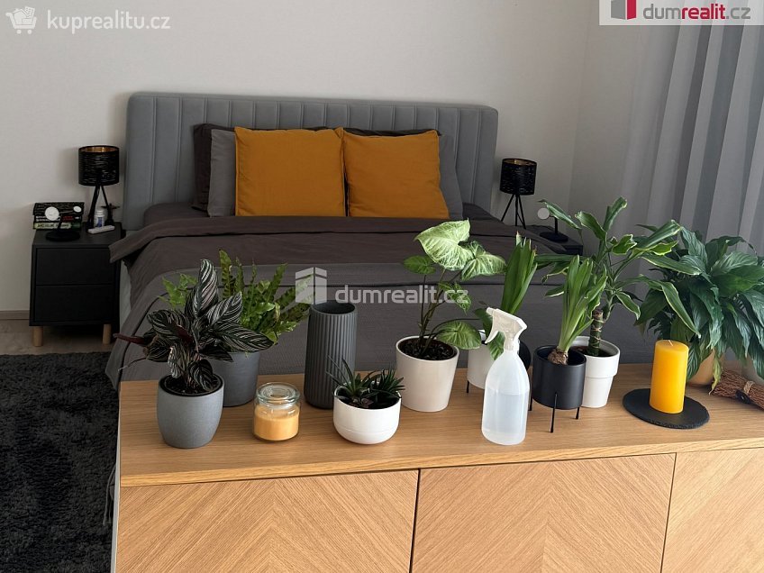 Pronájem bytu 1+kk 37 m^2 Ústecká, Praha-Dolní Chabry 