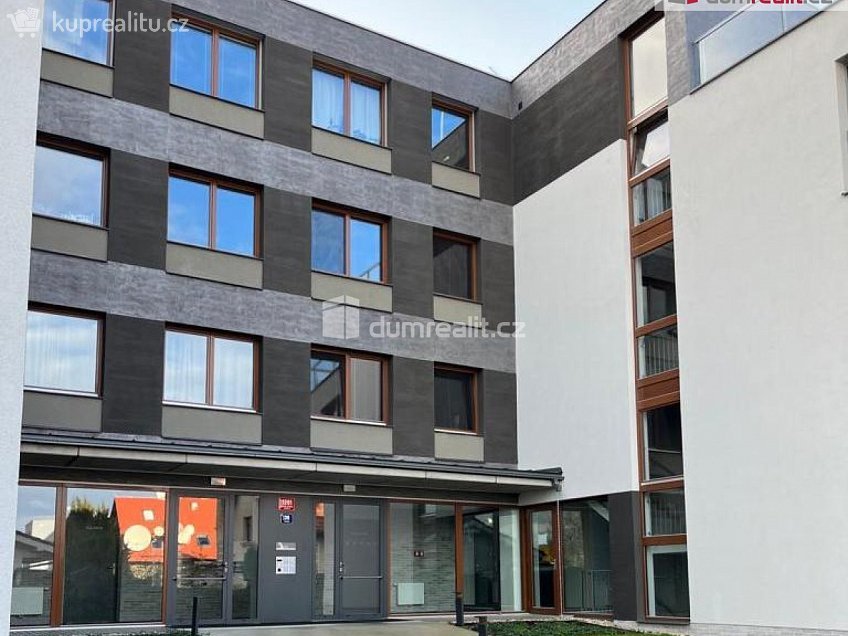 Pronájem bytu 1+kk 37 m^2 Ústecká, Praha-Dolní Chabry 