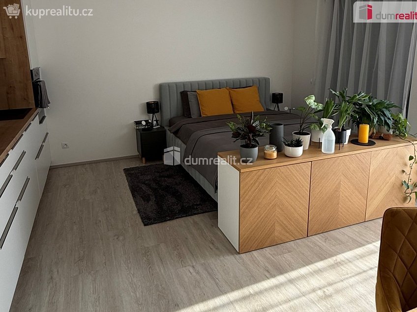 Pronájem bytu 1+kk 37 m^2 Ústecká, Praha-Dolní Chabry 