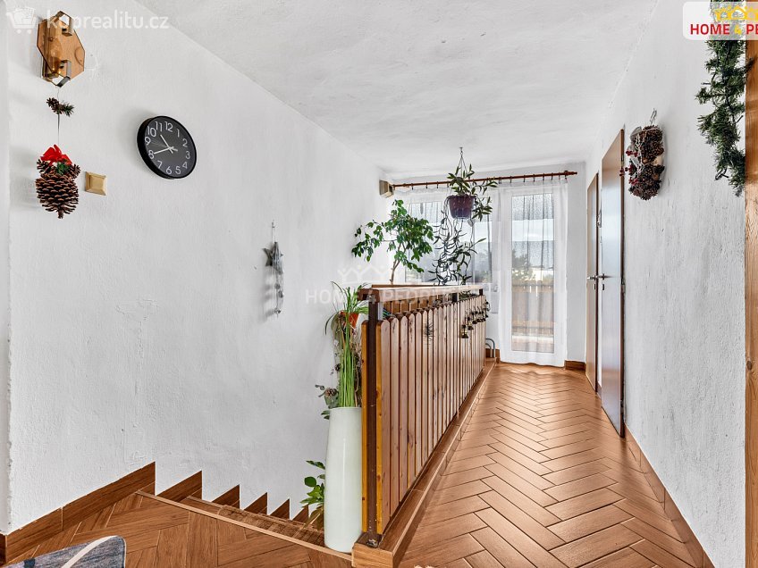 Prodej  rodinného domu 195 m^2 K Orionce, Praha 12 