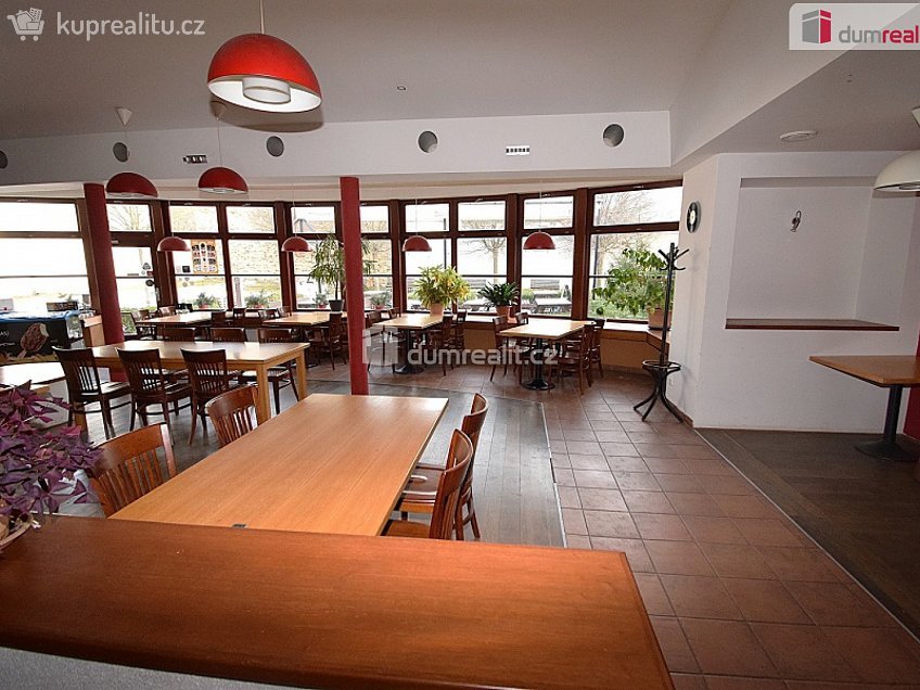 Pronájem  restauračního zařízení 230 m^2 Květnového povstání, Praha-Benice 