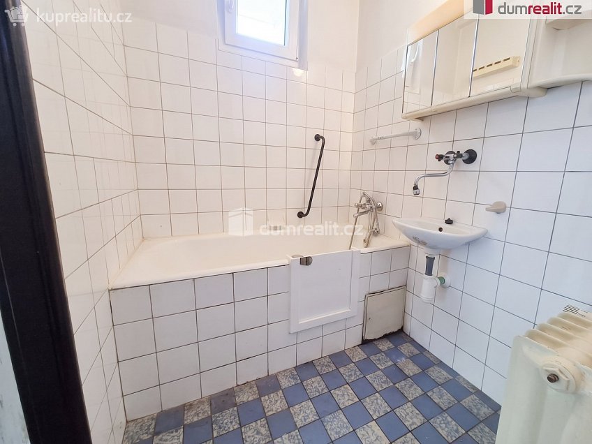 Prodej bytu 3+1 67 m^2 Ve studeném, Praha 4 