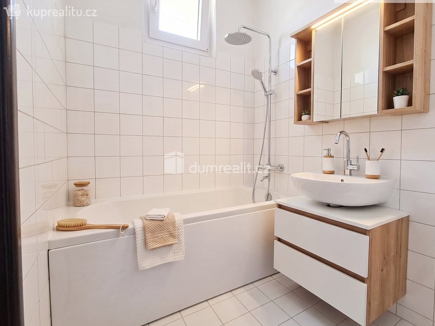 Prodej bytu 3+1 67 m^2 Ve studeném, Praha 4 