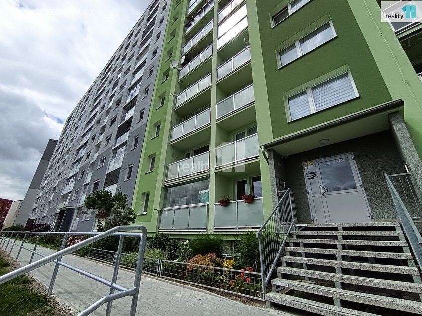 Pronájem bytu 2+kk 40 m^2 Hradecká, Česká Lípa 