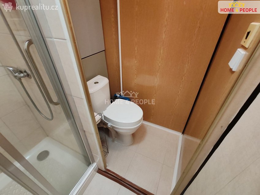 Prodej bytu 2+kk 40 m^2 Pod nádražím, Kraslice 