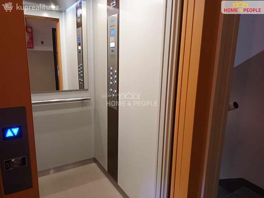 Prodej bytu 2+kk 40 m^2 Pod nádražím, Kraslice 