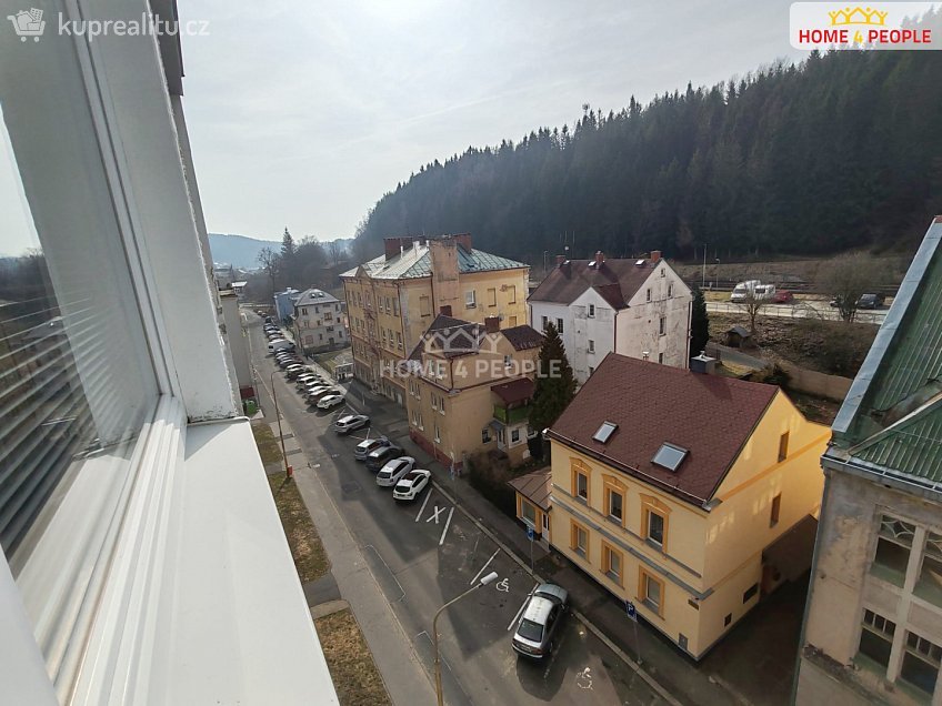 Prodej bytu 2+kk 40 m^2 Pod nádražím, Kraslice 