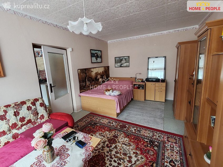 Prodej bytu 2+kk 40 m^2 Pod nádražím, Kraslice 