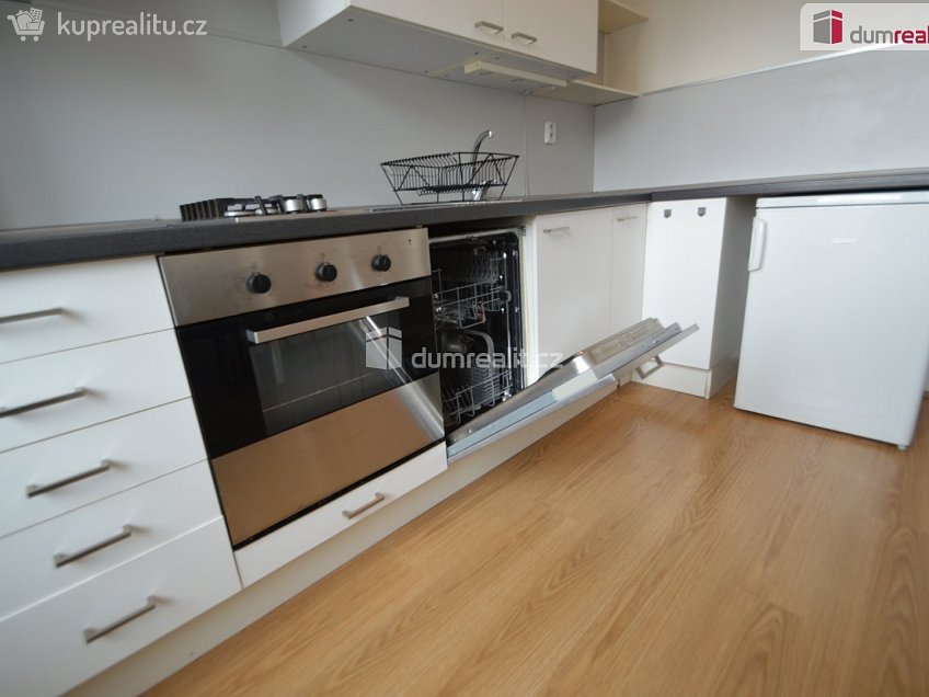 Prodej bytu 1+1 37 m^2 U hranic, Praha 10 