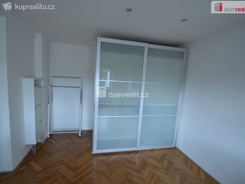 Prodej bytu 1+1 37 m^2 U hranic, Praha 10 