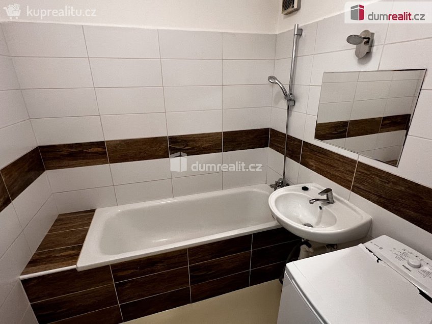 Pronájem bytu 2+kk 36 m^2 U Trojáku, Zlín 