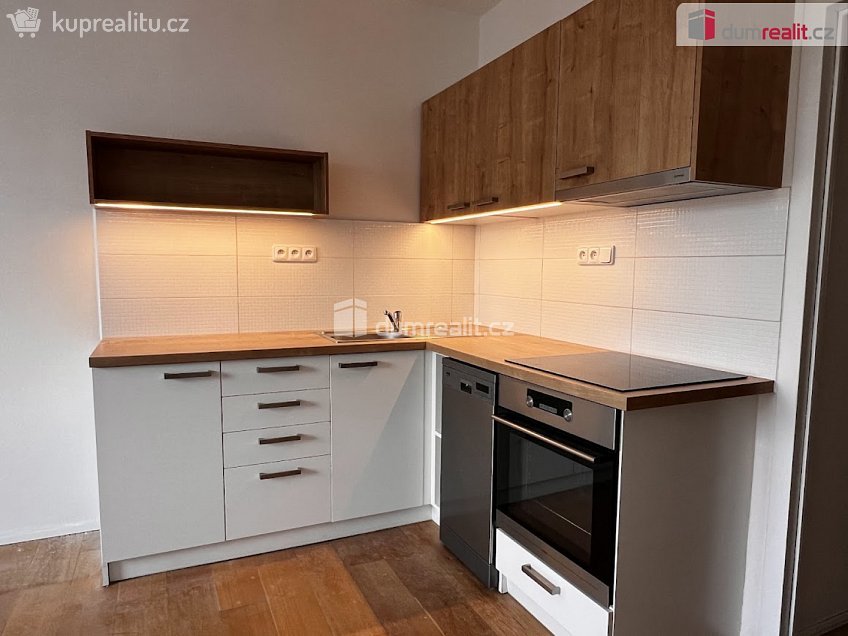 Pronájem bytu 2+kk 36 m^2 U Trojáku, Zlín 