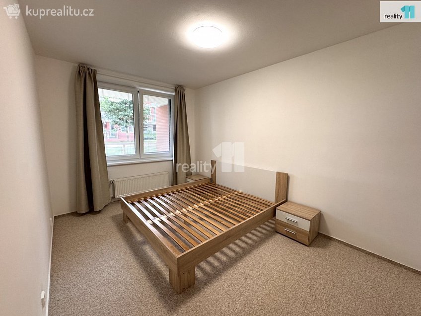 Pronájem bytu 2+kk 63 m^2 U kříže, Praha 5 
