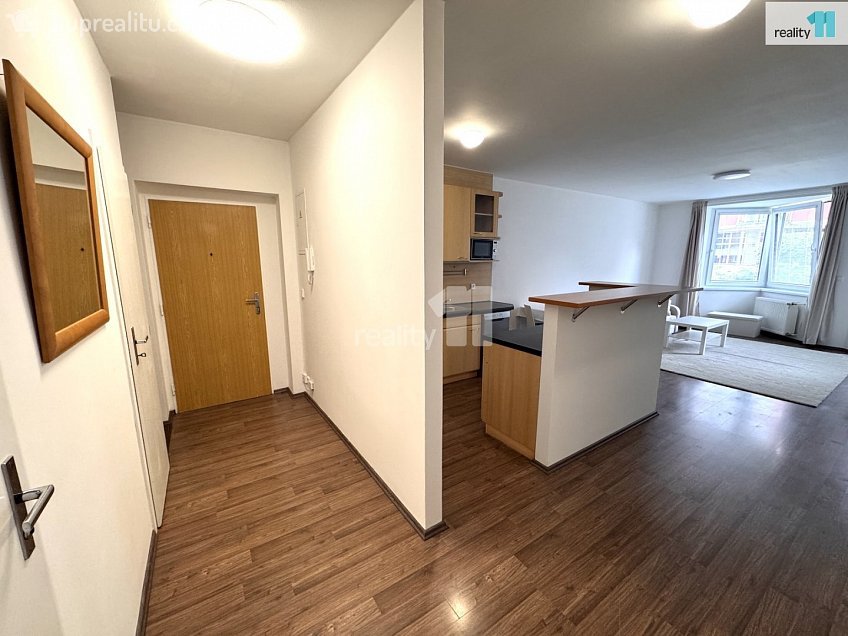 Pronájem bytu 2+kk 63 m^2 U kříže, Praha 5 