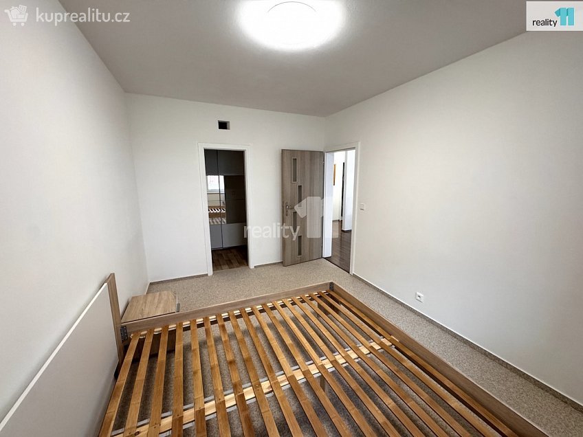 Pronájem bytu 2+kk 63 m^2 U kříže, Praha 5 