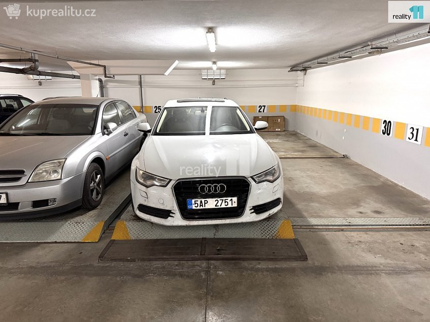 Pronájem bytu 2+kk 63 m^2 U kříže, Praha 5 