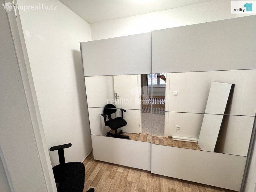 Pronájem bytu 2+kk 63 m^2 U kříže, Praha 5 