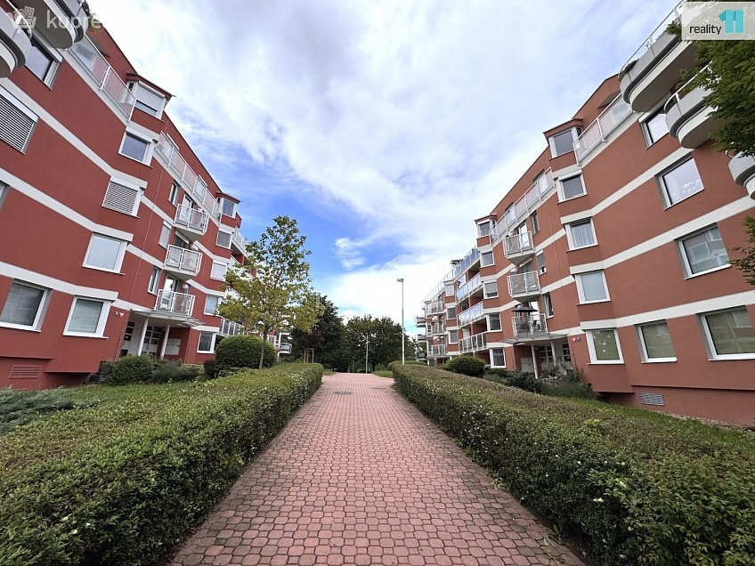 Pronájem bytu 2+kk 63 m^2 U kříže, Praha 5 