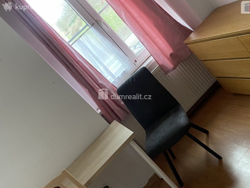Pronájem bytu 4+1 15 m^2 Zenklova, Praha 8 