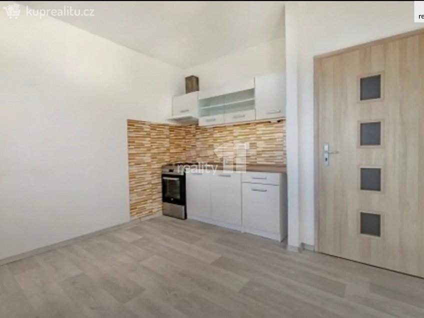 Pronájem bytu 2+kk 34 m^2 Železničářská, Česká Lípa 