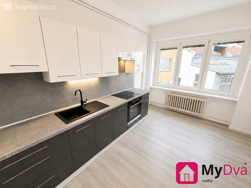 Pronájem bytu 3+1 98 m^2 Rooseveltova, Znojmo 