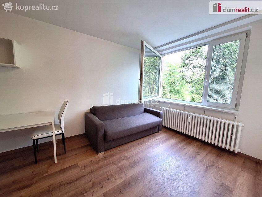 Pronájem bytu 2+kk 35 m^2 Čimická, Praha 8 